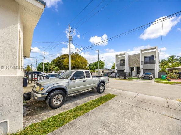 3269 SW 23rd Ter, Miami FL 33145