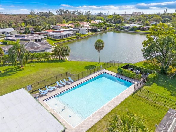 5601 White Cedar Ln, Tamarac FL 33319
