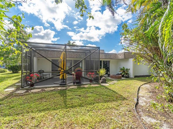 5601 White Cedar Ln, Tamarac FL 33319