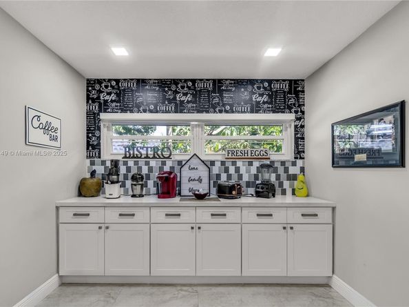 5601 White Cedar Ln, Tamarac FL 33319