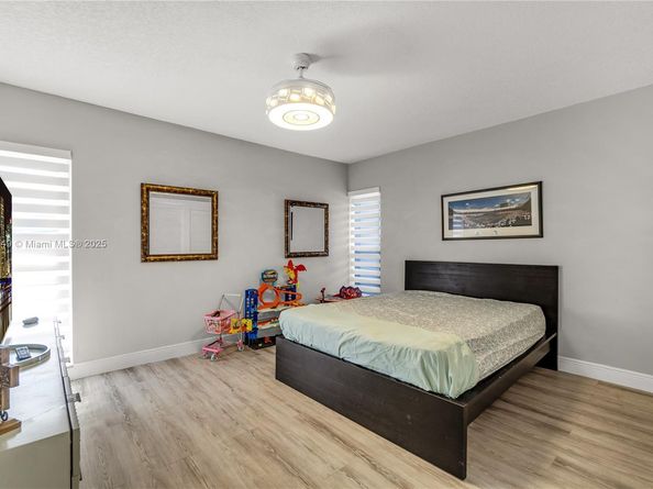 5601 White Cedar Ln, Tamarac FL 33319