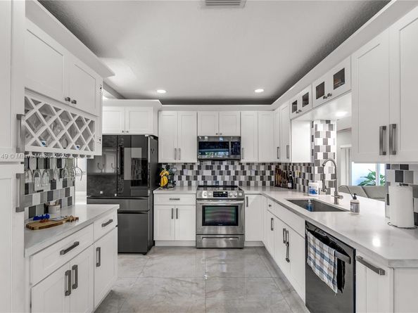 5601 White Cedar Ln, Tamarac FL 33319
