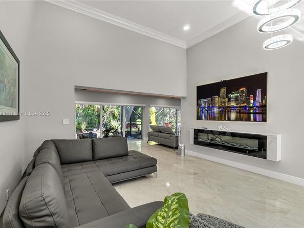 5601 White Cedar Ln, Tamarac FL 33319