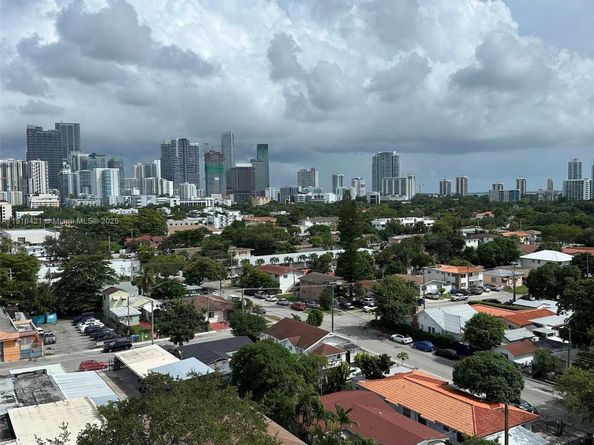 900 SW 8th St 1010, Miami FL 33130