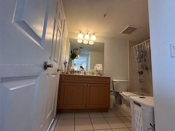 900 SW 8th St 1010, Miami FL 33130