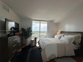 900 SW 8th St 1010, Miami FL 33130