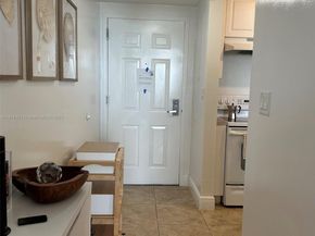 900 SW 8th St 1010, Miami FL 33130