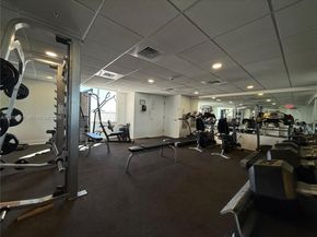 900 SW 8th St 1010, Miami FL 33130