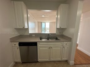 900 SW 8th St 1010, Miami FL 33130