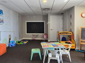 900 SW 8th St 1010, Miami FL 33130