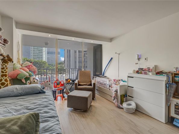 1901 Brickell Ave B413, Miami FL 33129