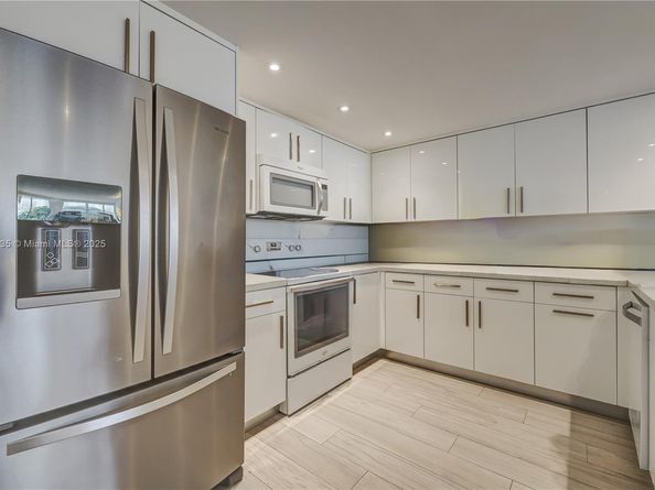 1901 Brickell Ave B413, Miami FL 33129
