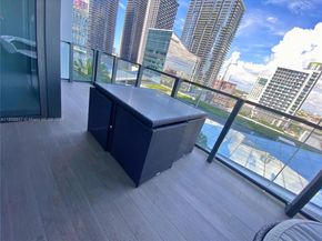 68 SE 6th St 1008, Miami FL 33131