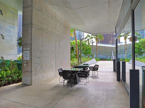 68 SE 6th St 1008, Miami FL 33131