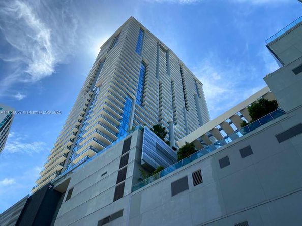 68 SE 6th St 1008, Miami FL 33131