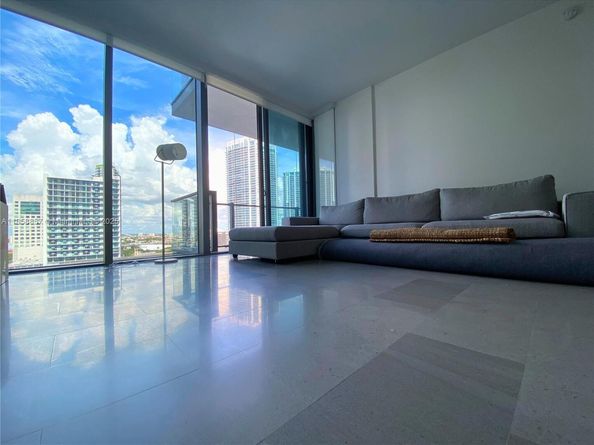 68 SE 6th St 1008, Miami FL 33131