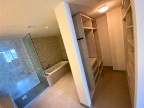 68 SE 6th St 1008, Miami FL 33131