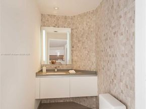 68 SE 6th St 1008, Miami FL 33131