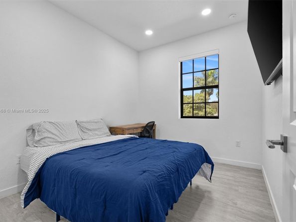 757 SW 11th St, Florida City FL 33034