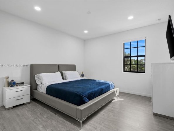 757 SW 11th St, Florida City FL 33034