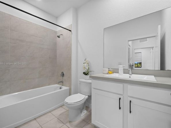 757 SW 11th St, Florida City FL 33034