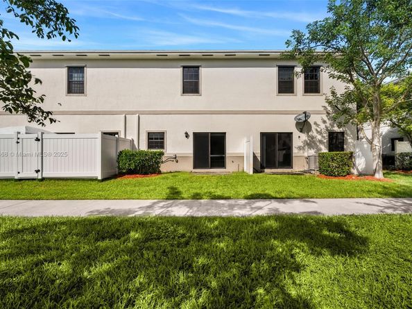 757 SW 11th St, Florida City FL 33034