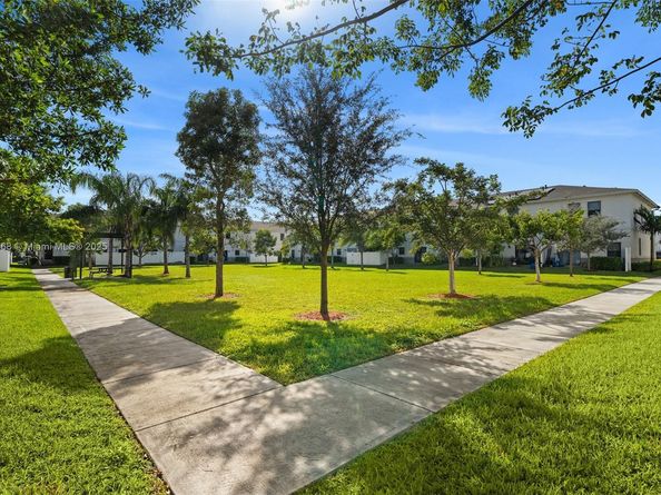 757 SW 11th St, Florida City FL 33034