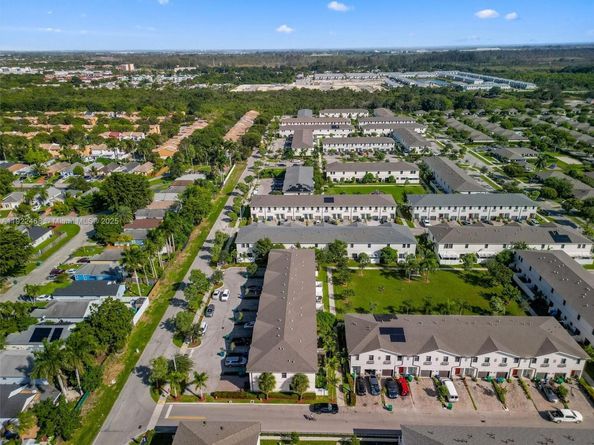 757 SW 11th St, Florida City FL 33034