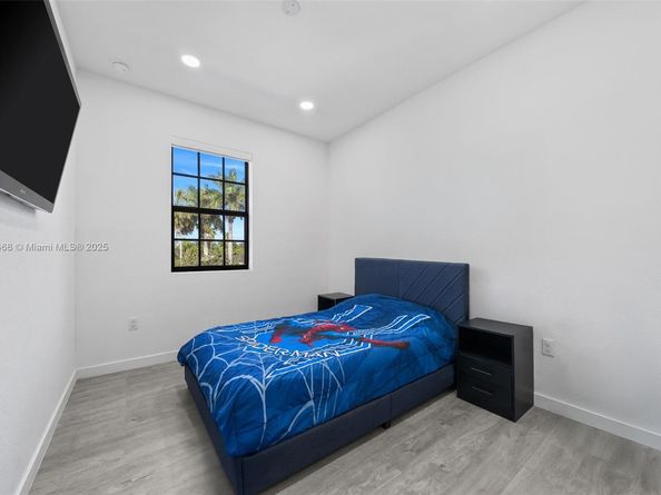 757 SW 11th St, Florida City FL 33034