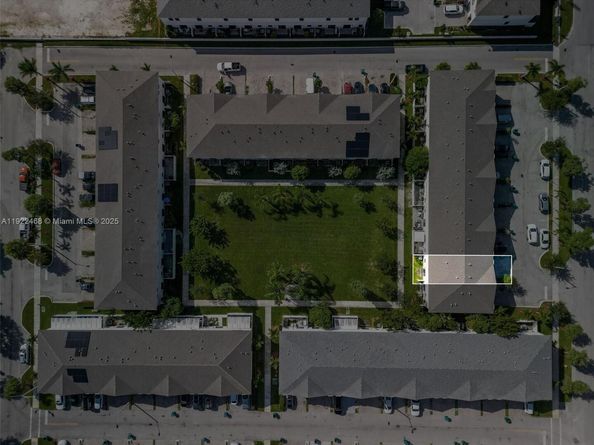 757 SW 11th St, Florida City FL 33034