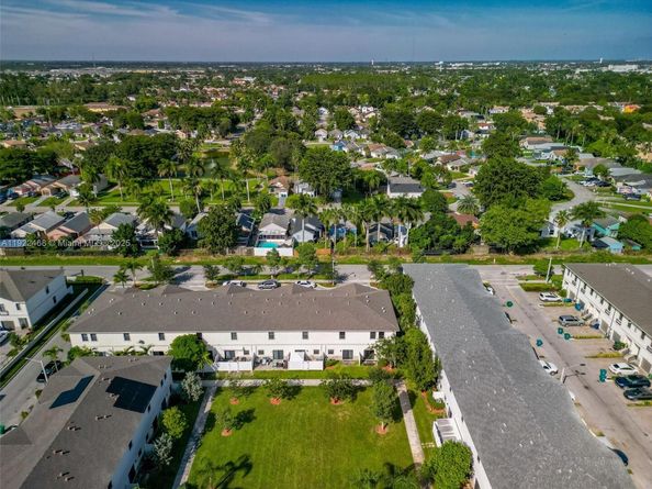 757 SW 11th St, Florida City FL 33034