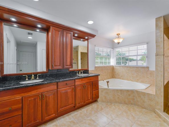 2101 Oakmont Ter, Coral Springs FL 33071