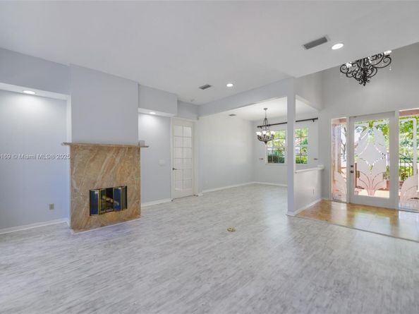 2101 Oakmont Ter, Coral Springs FL 33071