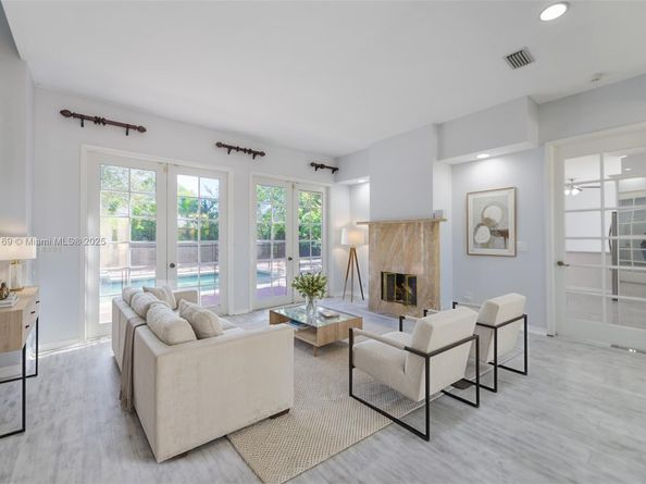 2101 Oakmont Ter, Coral Springs FL 33071