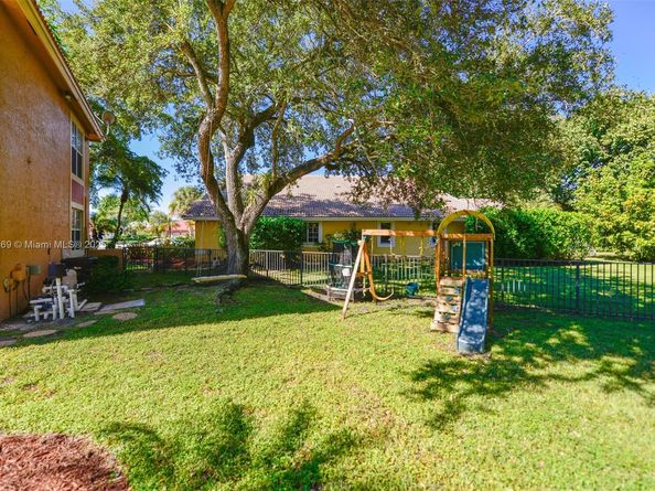 2101 Oakmont Ter, Coral Springs FL 33071