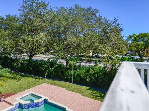 2101 Oakmont Ter, Coral Springs FL 33071