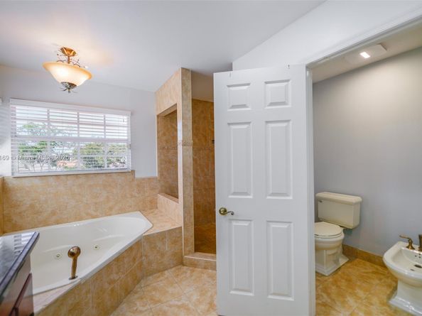 2101 Oakmont Ter, Coral Springs FL 33071