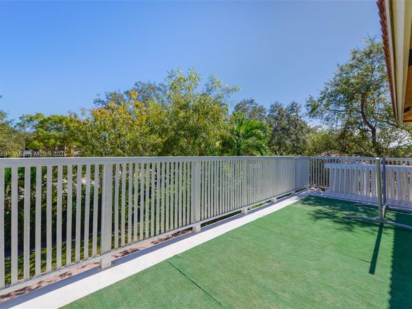 2101 Oakmont Ter, Coral Springs FL 33071