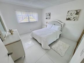 581 Blue Heron Drive 221B, Hallandale Beach FL 33009