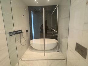 300 Biscayne Boulevard Way 3506W, Miami FL 33131