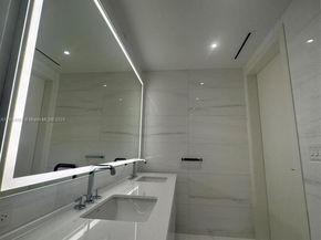 300 Biscayne Boulevard Way 3506W, Miami FL 33131