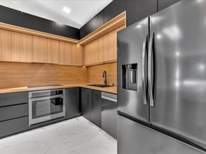 5890 SW 13th St, Plantation FL 33317