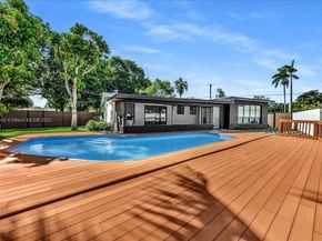 5890 SW 13th St, Plantation FL 33317