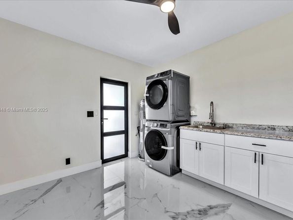 5890 SW 13th St, Plantation FL 33317