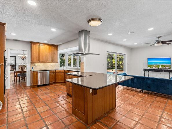 7521 SW 175th St, Palmetto Bay FL 33157