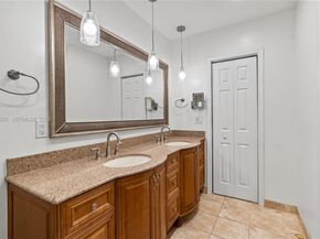 7521 SW 175th St, Palmetto Bay FL 33157