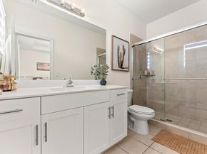 10487 W 34th Ct, Hialeah FL 33018