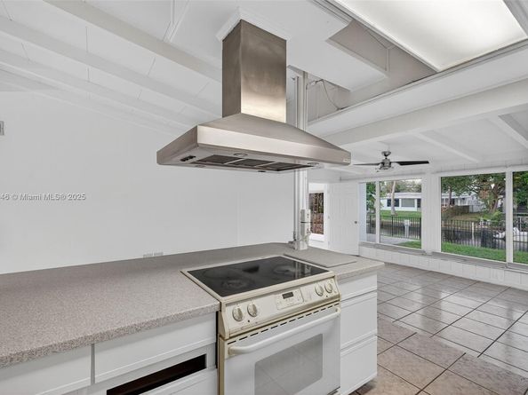 2524 Marathon Ln, Fort Lauderdale FL 33312