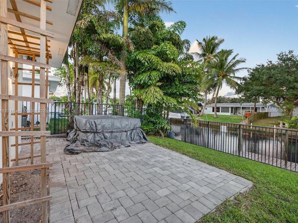 2524 Marathon Ln, Fort Lauderdale FL 33312