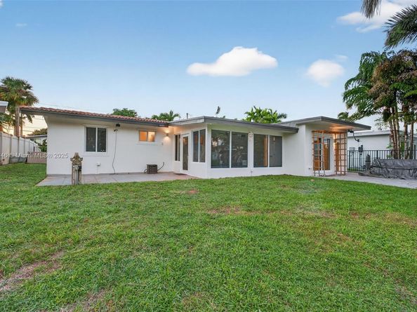 2524 Marathon Ln, Fort Lauderdale FL 33312